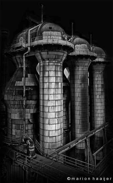 Industriële torens van Landschaftspark Duisburg in zwart-wit